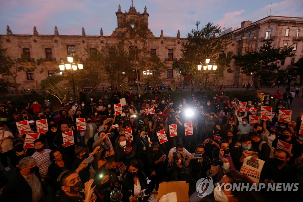 "기자 죽여도 진실은 죽일 수 없다"…거리로 나온 멕시코 기자들