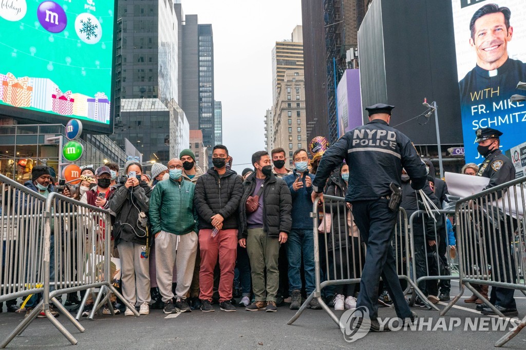 확진자 수직상승으로 새해 시작…미국·유럽, 오미크론발 대유행