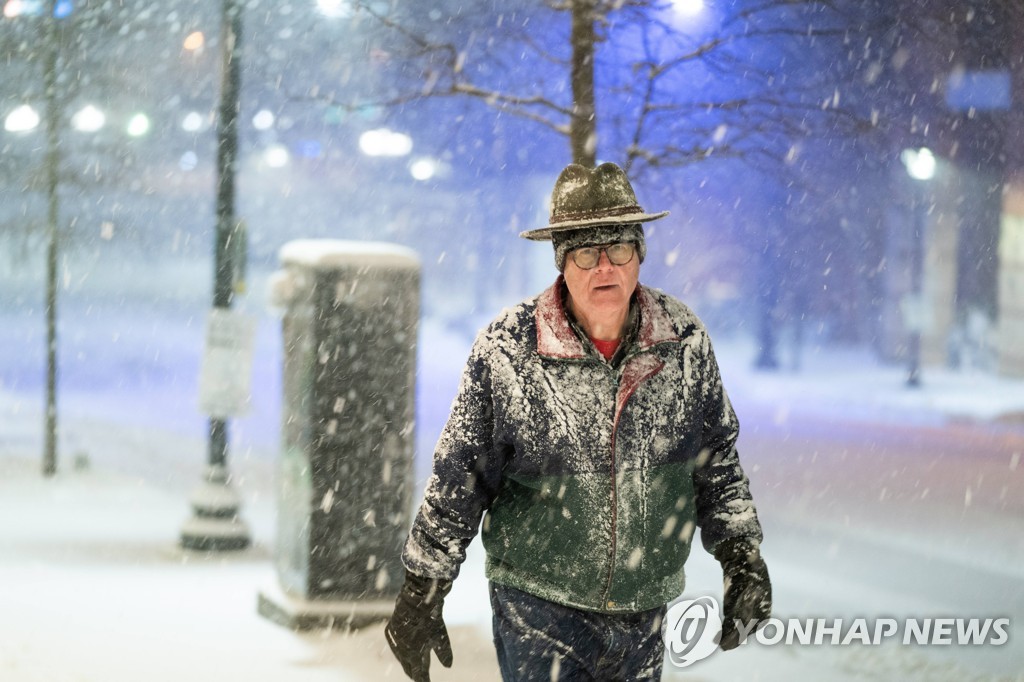 미 동부 또 폭설, 일부 한파까지…2천 편 넘는 항공 무더기 결항