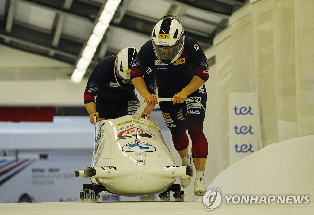 속도 내는 봅슬레이 2인승 원윤종팀…시즌 최고 6위