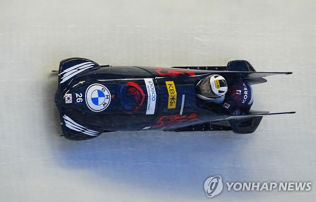 속도 내는 봅슬레이 2인승 원윤종팀…시즌 최고 6위