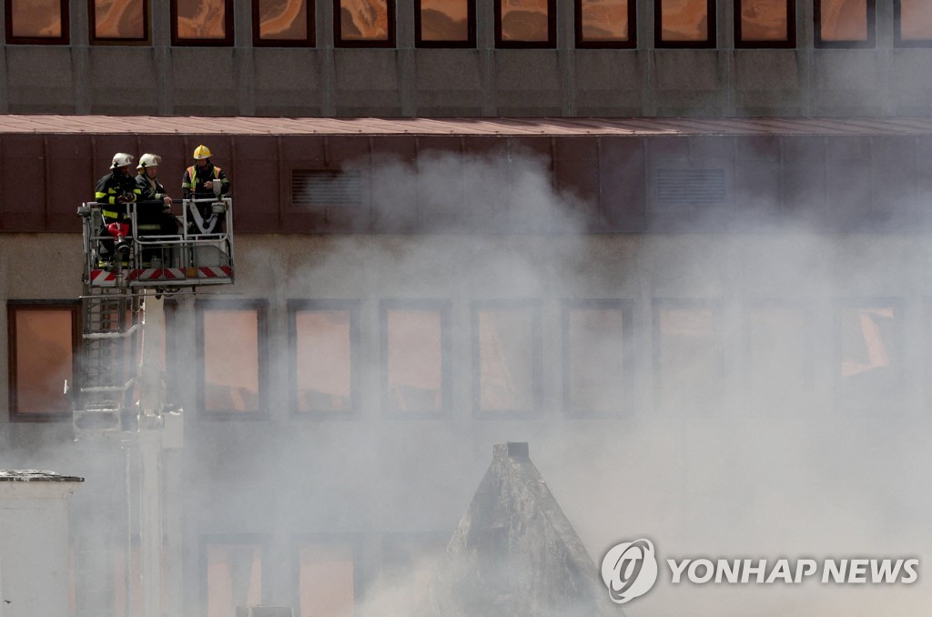 남아공 국회 건물 화재로 완전히 소실…'방화' 용의자 체포(종합3보)