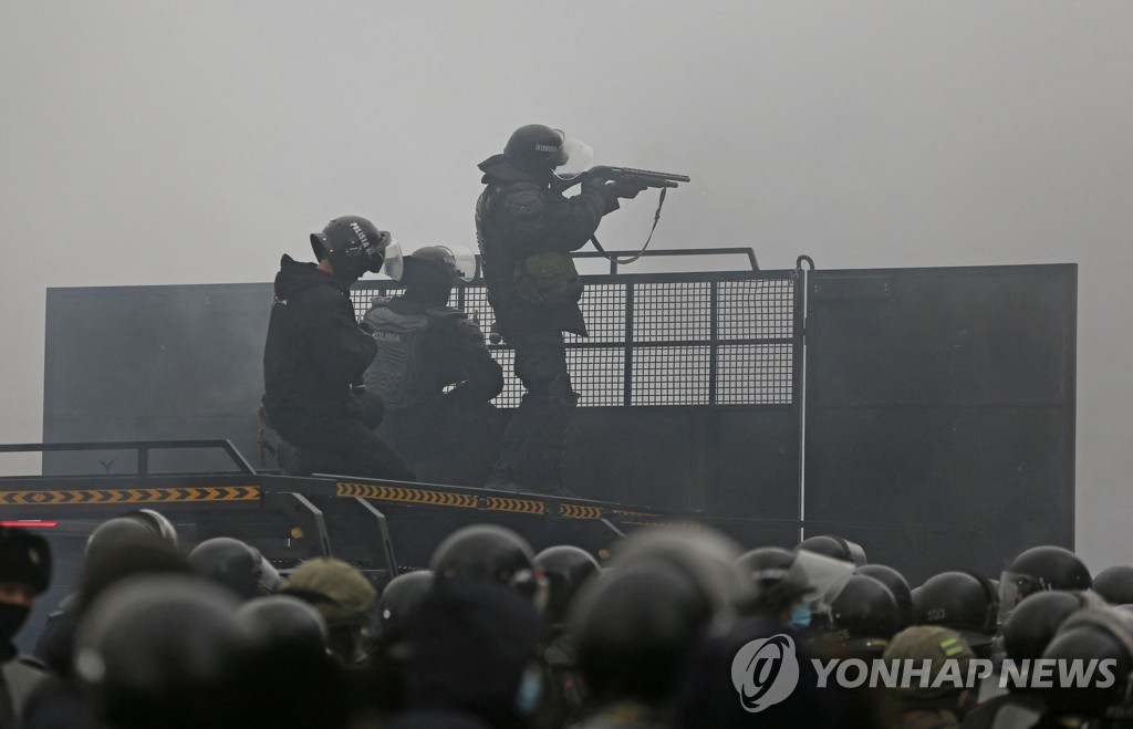 외교부, 장관 주재 카자흐 교민안전 대책회의…"피해 없어"(종합)