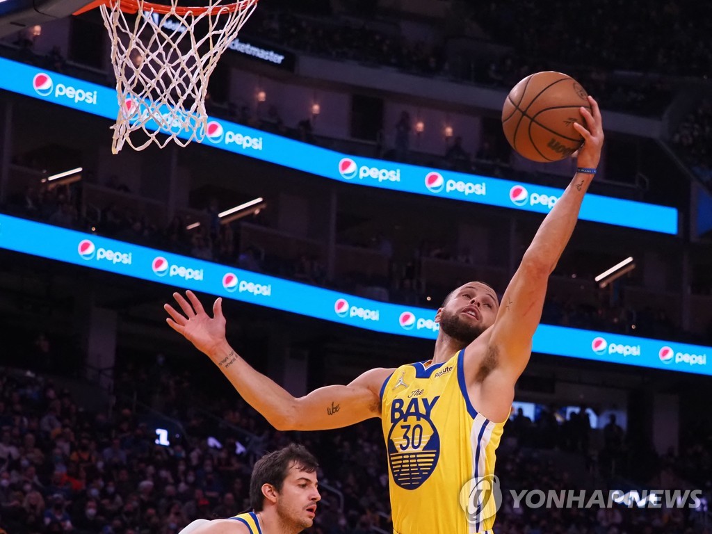 '스플래시 브라더스' 3점슛 11개 합작…NBA 골든스테이트 4연승