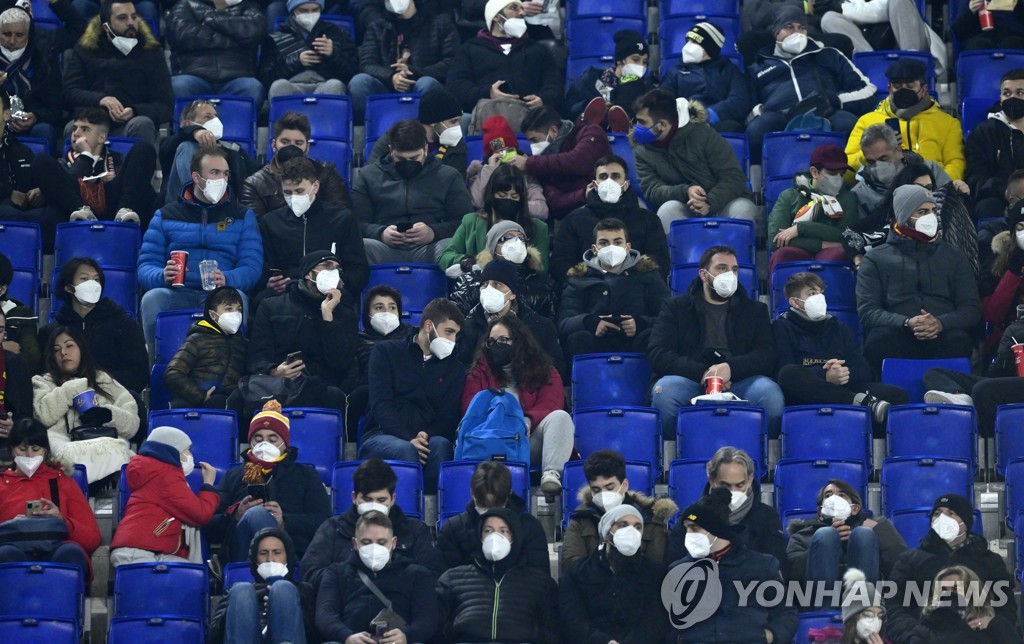 [르포] 로마 시내버스에 탄 경찰관 "백신패스 봅시다"