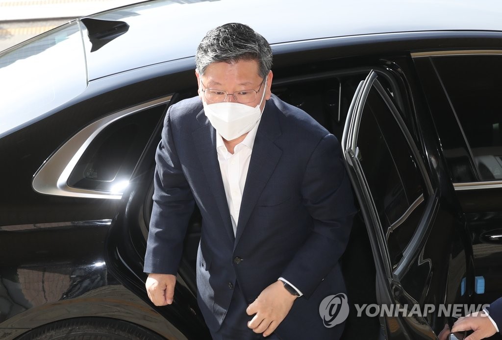 이용구 전 차관 측 "운전자 폭행 아냐"…혐의 부인