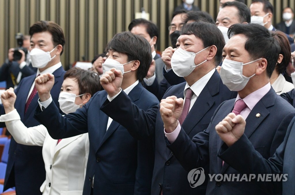 윤석열, 의원들과 스킨십 강화…내부결속 다지기