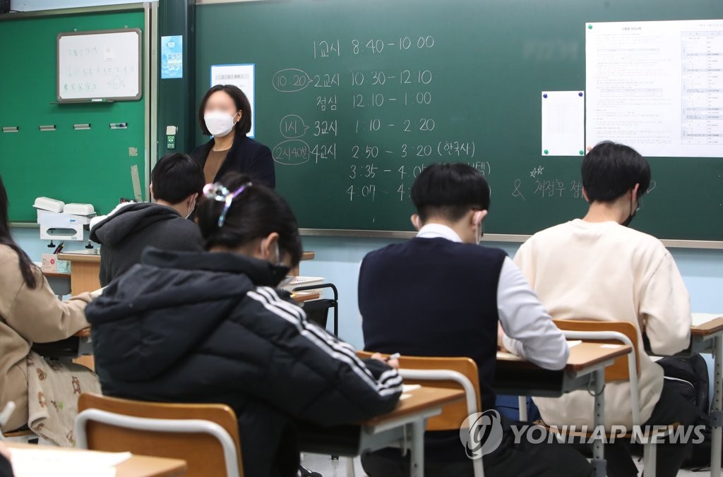 이재명 "수능 초고난도 문항 없앤다…대학생도 문항검토 참여"(종합)