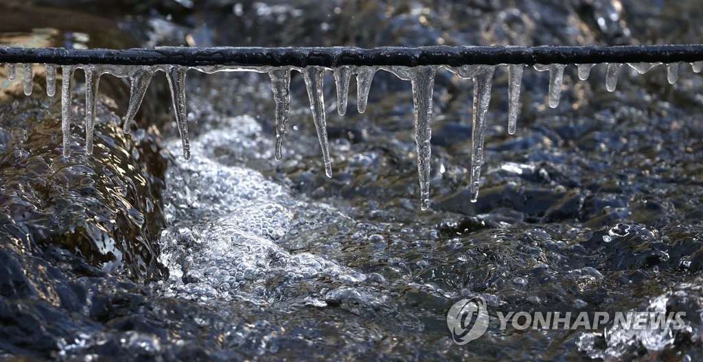 전북 찬바람에 체감온도 '뚝'…오후에 비 또는 눈