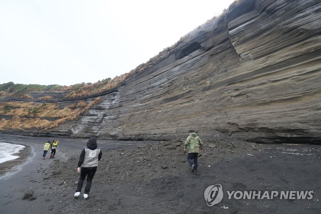 규모 4.9 지진 발생한 놀란 제주…지하단층 조사 '시급'