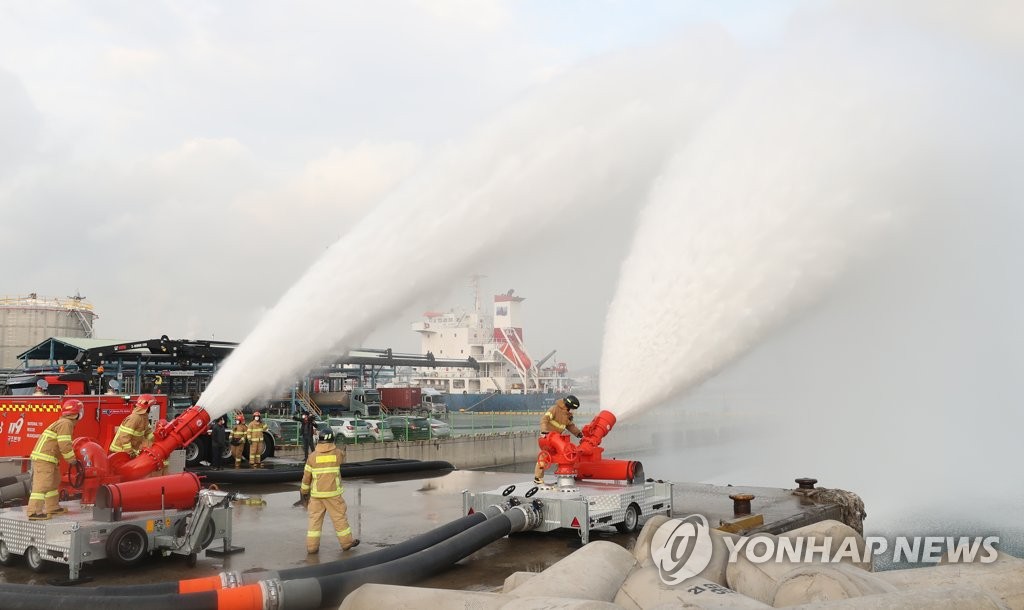 "지름 30㎝ 물줄기가 불길 제압"…대용량포 시스템 위력 보였다