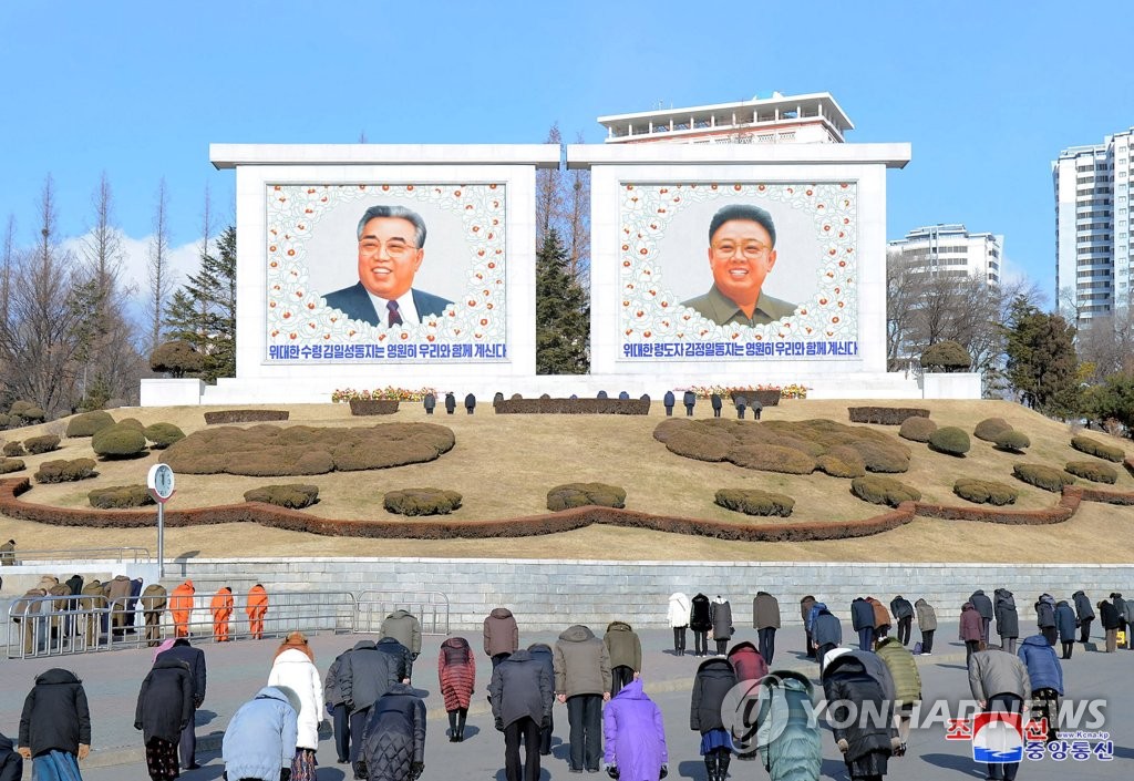 中교역재개·대사면·열병식…북, 김일성·김정일 생일맞이 한창