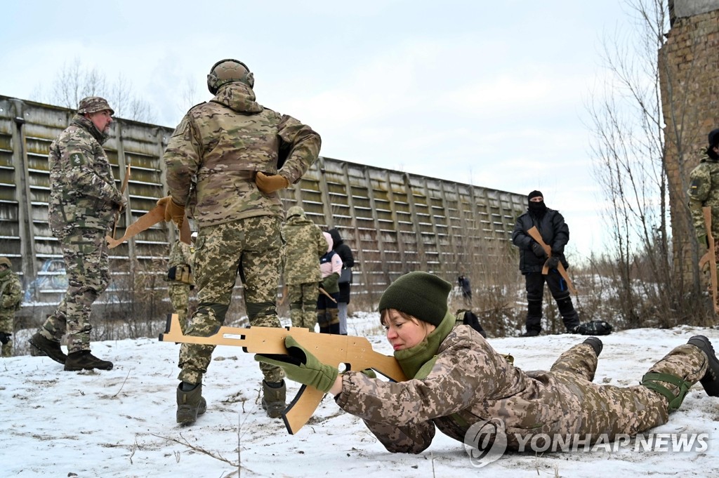 "미, 우크라 침공시 러시아에 북한 수준으로 제재할 수도"