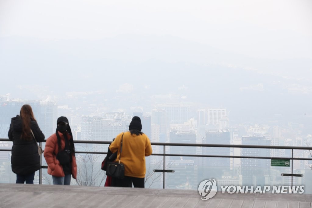 전국 흐리다 낮부터 맑아져…중서부 짙은 미세먼지