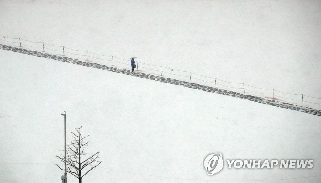 전국 대부분 밤부터 눈…중부 미세먼지 '매우나쁨'