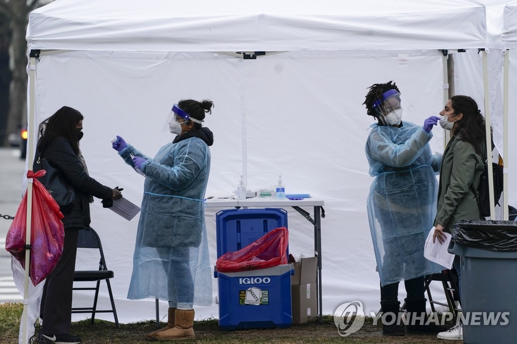 격리일 줄이고 신속항원검사↑…각국 오미크론 대응해 방역 전환