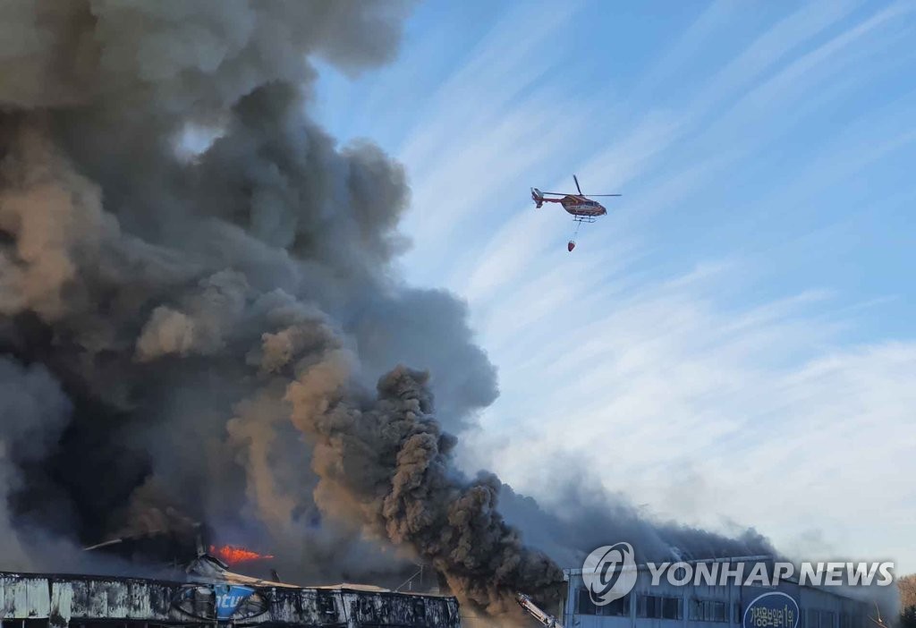 귀뚜라미보일러 아산공장 대형 화재…축구장 면적 7배 타(종합3보)