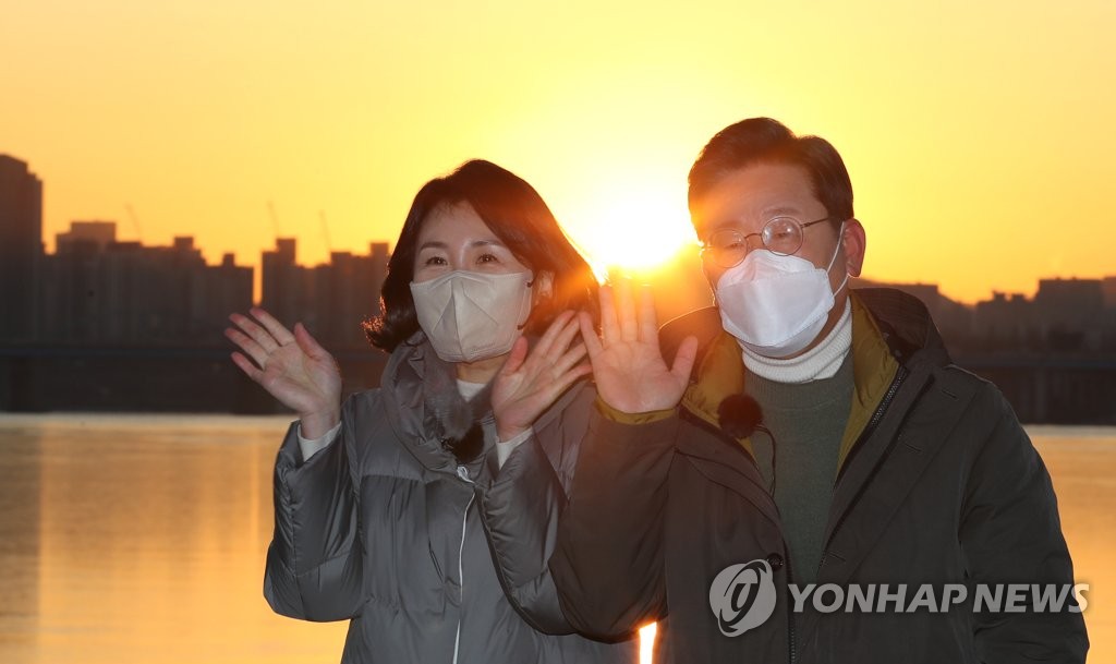 이재명, 부산서 글로벌 해돋이 행사…"경제 재도약 토대 되길"