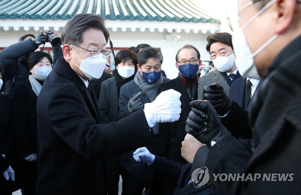 李 "대대적 선제지원" 尹 "얼마든지 논의"…'신년 추경' 힘 받나