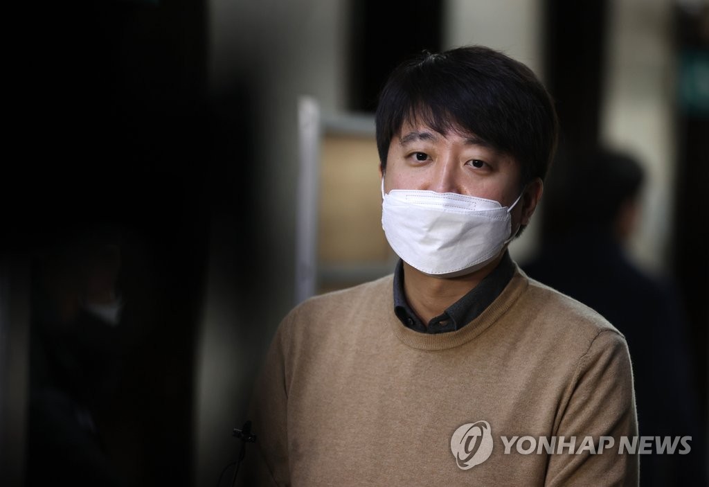 이준석 "제 거취 변함없다"…당 대표 사퇴론 선긋기