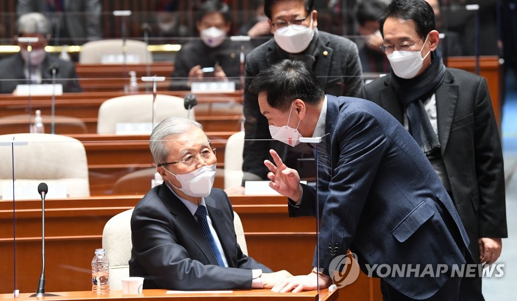 국힘 선대위 "전원 사의 표명"…김종인 거취 놓고 번복 혼선(종합)