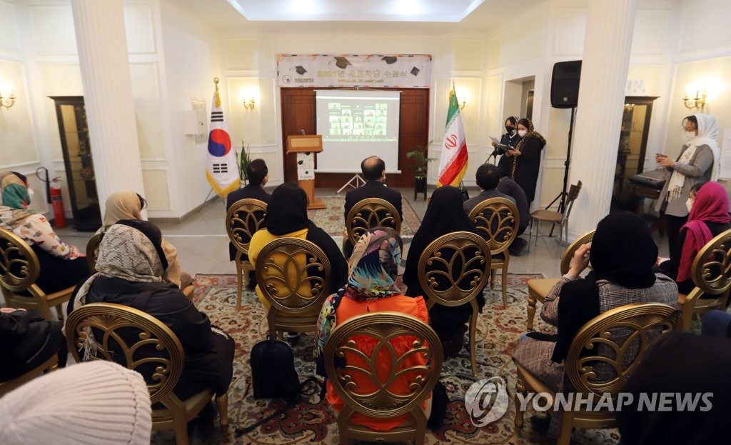 [월드＆포토] 사제 간 정 넘친 이란 세종학당 수료식