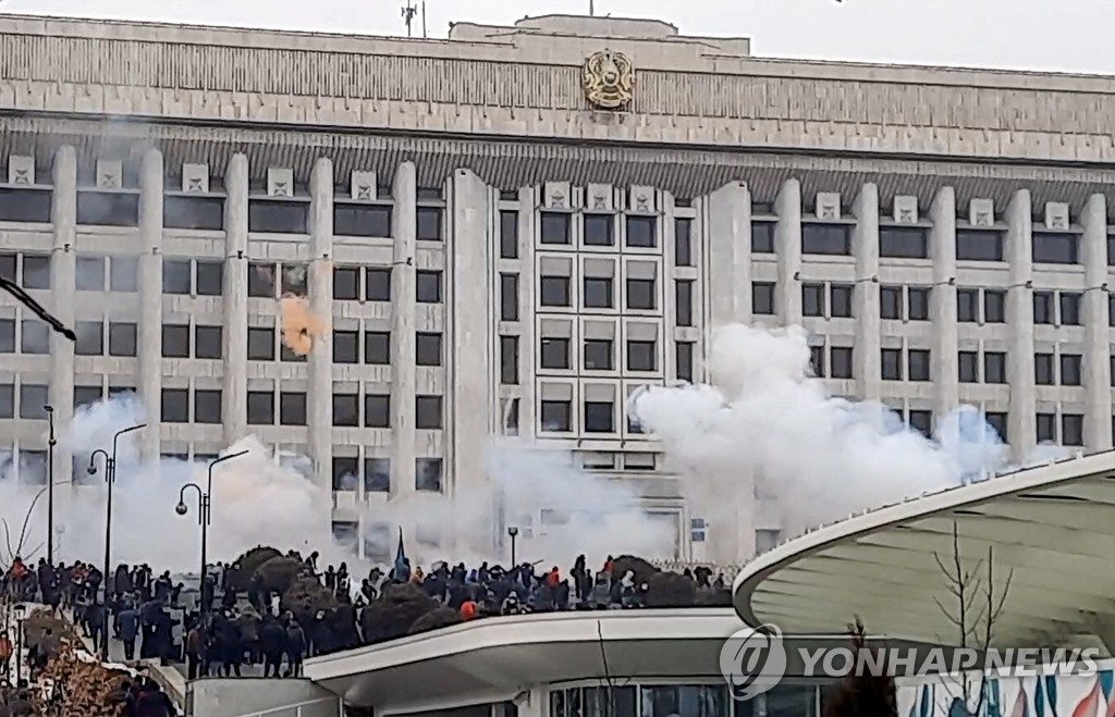 [인터뷰] 알마티 한인회부회장 "도심서 총소리, 인터넷도 차단"