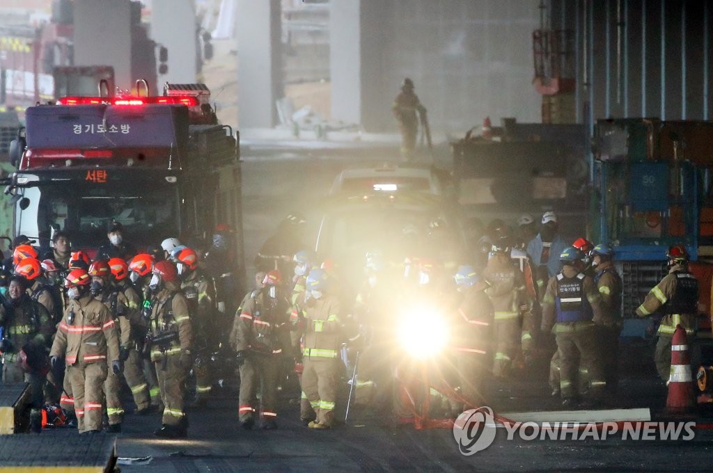 평택 공사장 화재 진화 중 실종 소방관 3명 모두 숨진 채 발견(종합)