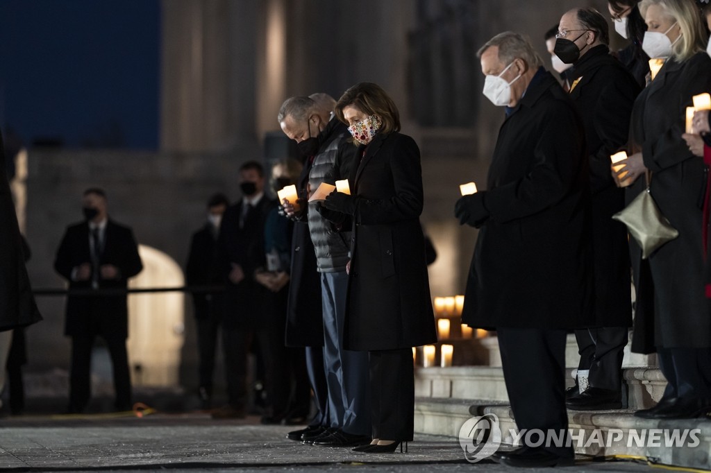 트럼프 "차기 대선 출마해 이기면 '의회난입사태' 관련자 사면"