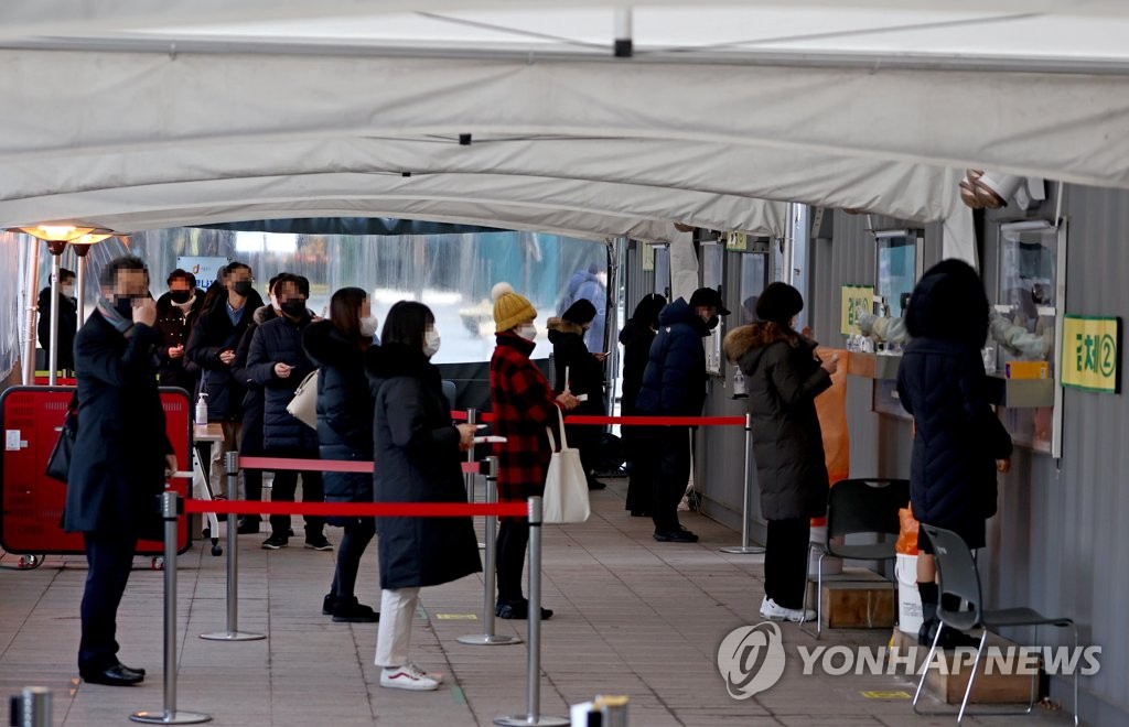 [속보] 정부 "단계적 일상회복 초기와 비교하면 위험도 여전히 높아"