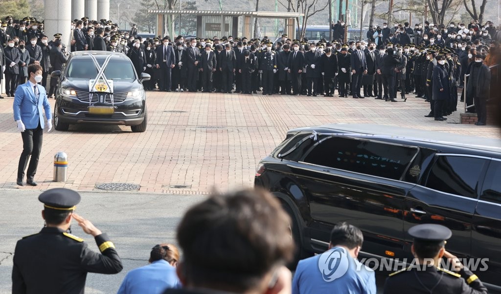 문대통령, 순직소방관 영결식 깜짝참석…조사없이 2시간 애도(합2보)