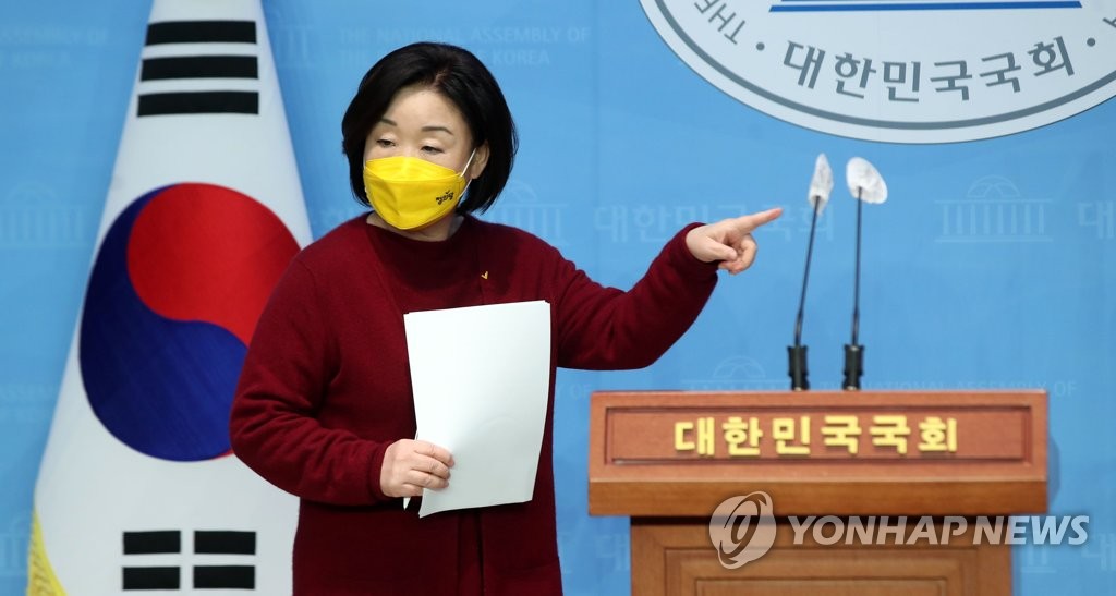 "너무 늦지 않겠다" 복귀 시사한 沈…정의, 내일 비상연석회의(종합)