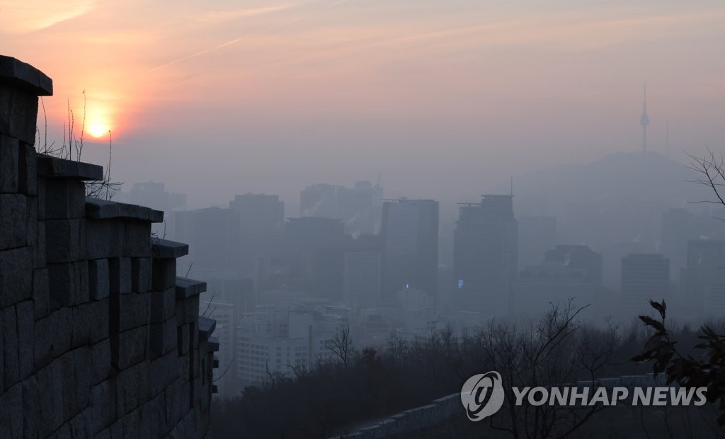 전국 대기질 '나쁨'…저녁 수도권·강원영서 등에 눈