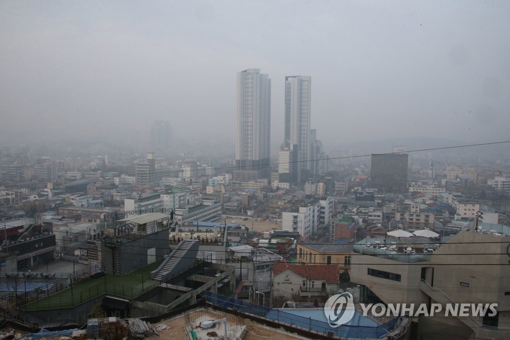 전국 대기질 '나쁨'…저녁 수도권·강원영서 등에 눈