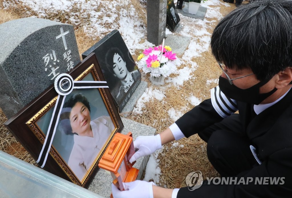 "아들 이한열 열사 곁으로" 배은심 여사 영결식 엄수(종합2보)