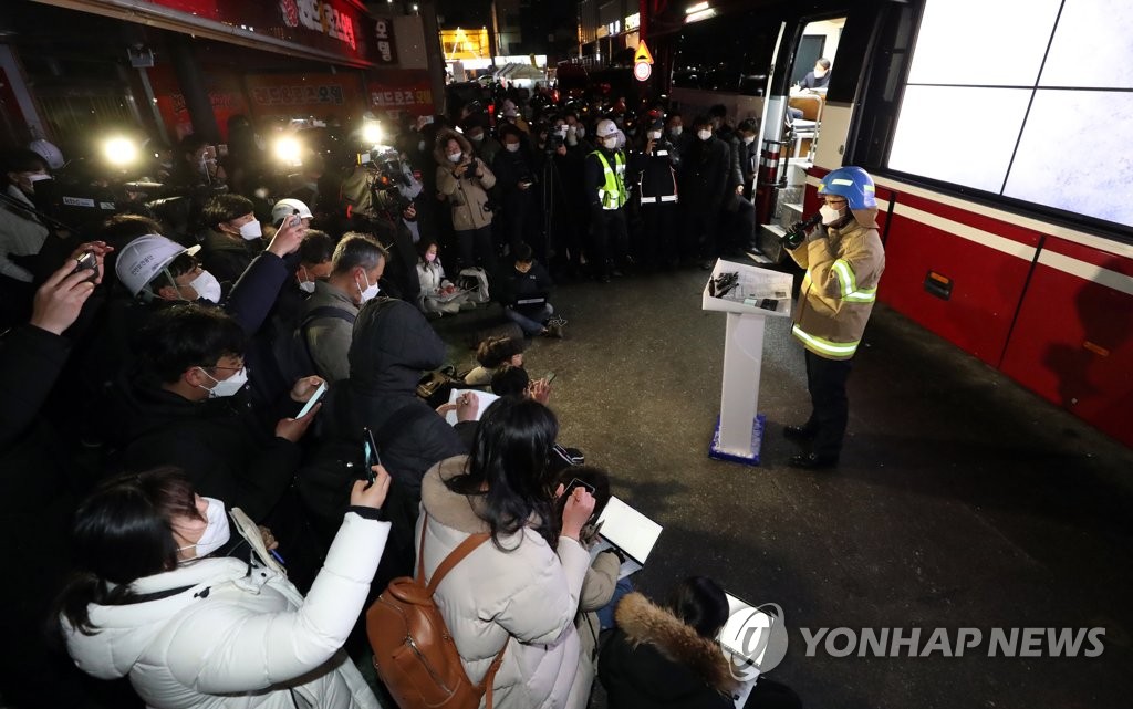 이틀째 성과없는 광주 실종자 찾기…"구조견 반응지점 집중수색"