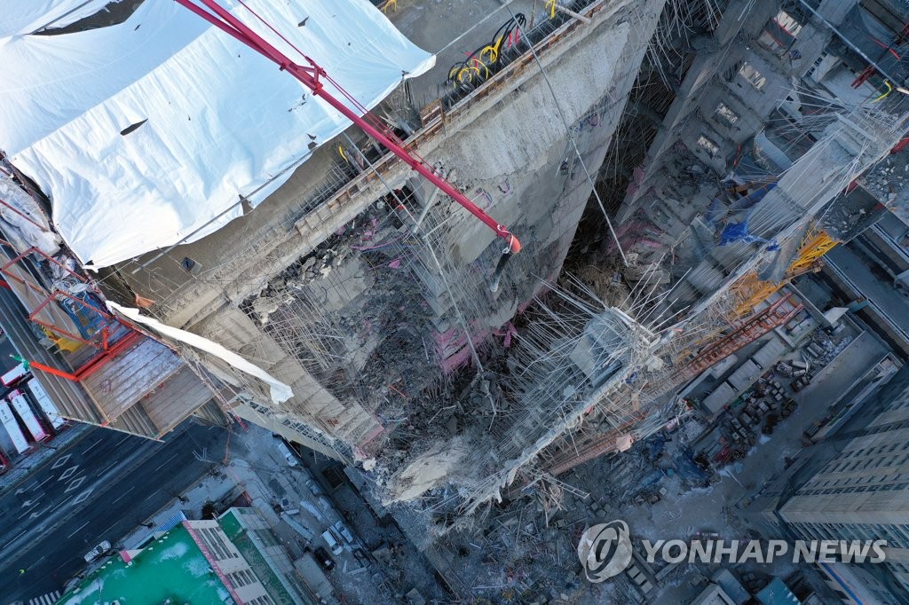 "16개 층 도미노처럼 붕괴"…부실시공·취약구조 방증