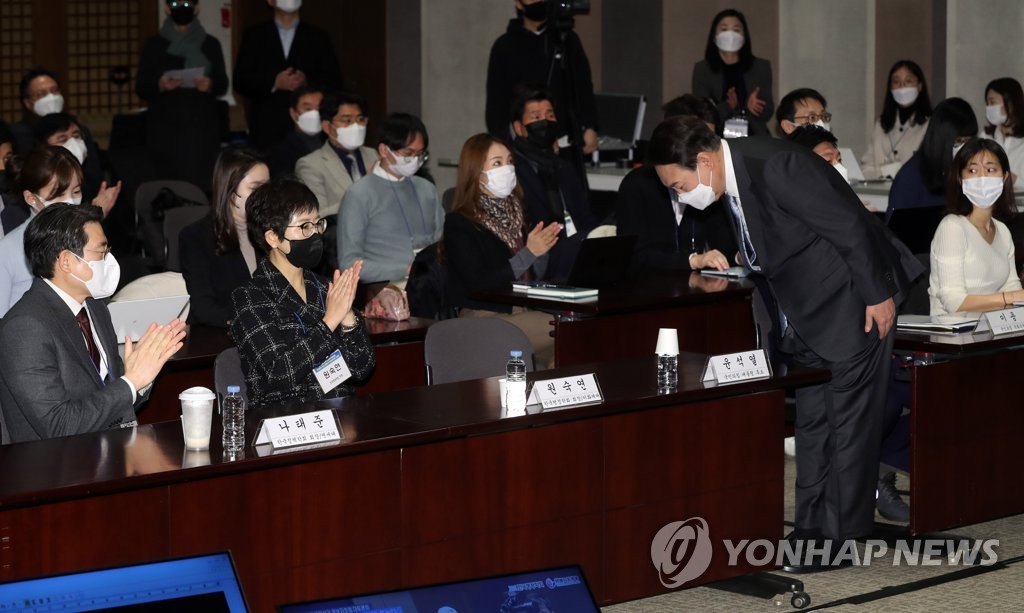 윤석열 "분권형 책임장관제 도입…국정목표는 국민행복"(종합)