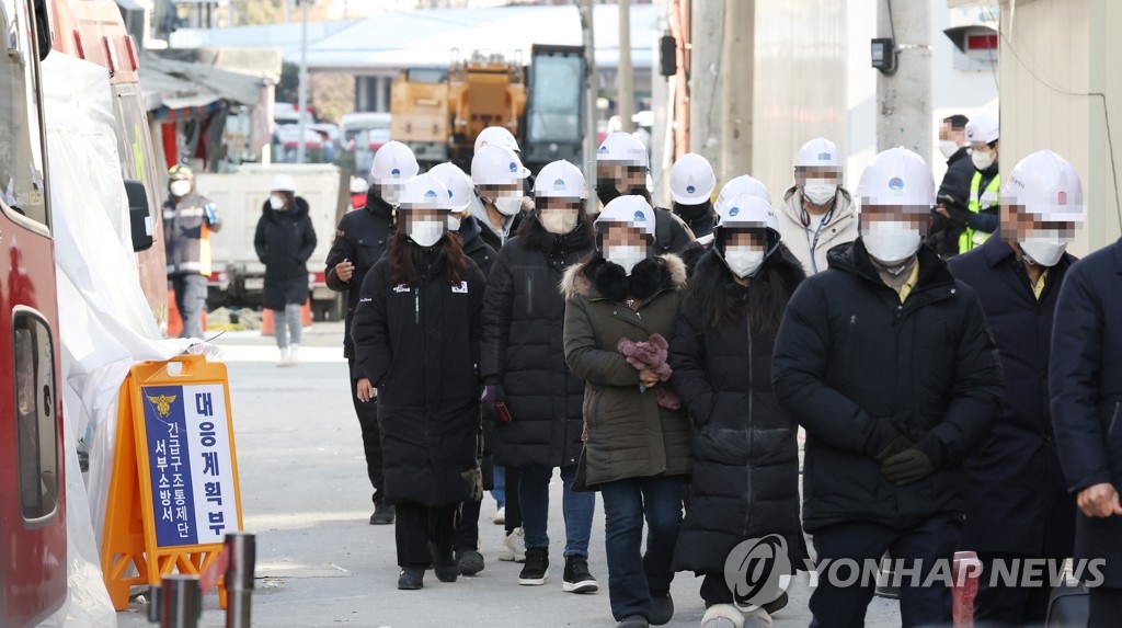 광주 붕괴사고 실종자 가족들 "현대산업개발 사과 한 번 안 해"