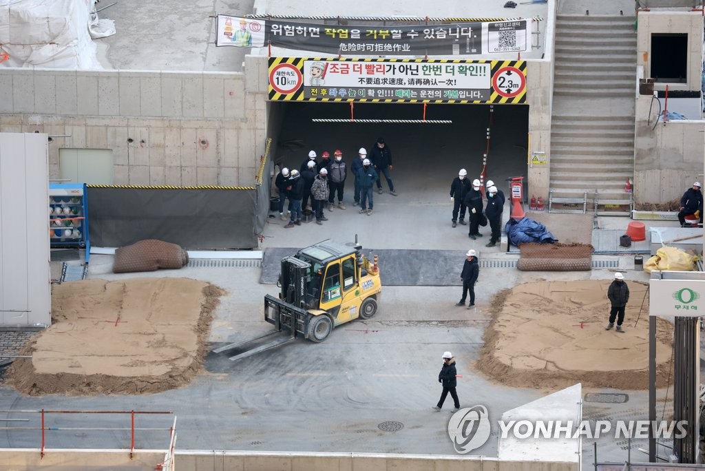 광주 붕괴사고 현장 위험요인에 '작업중지권'…수색 장기화