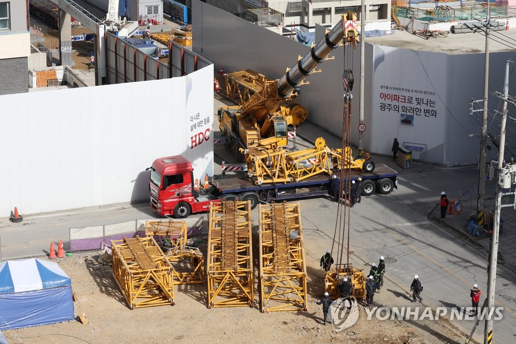 붕괴사고 닷새째 수색 종료…낙하물 추락에 한때 수색 중단도(종합)