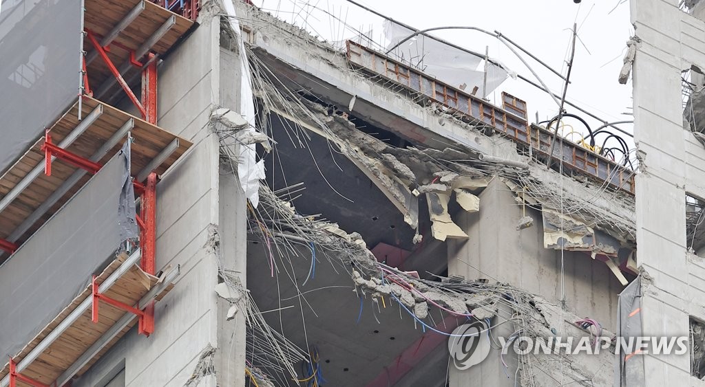 "편의상 동바리 미리철거" 붕괴현장 작업자 증언…현산 알았나?