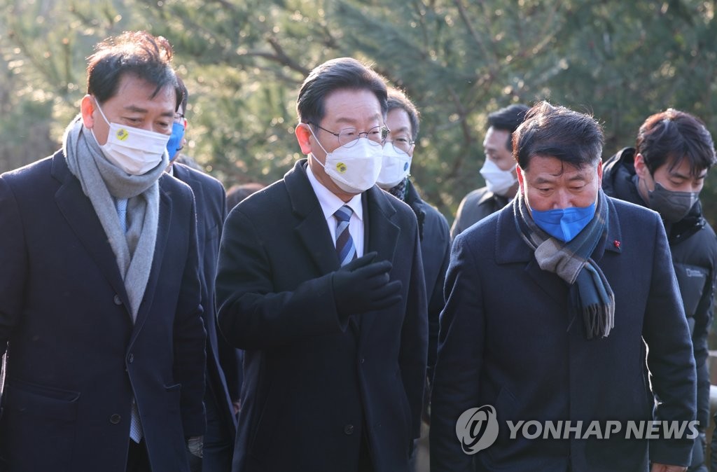 '가덕도 신공항 예타' 공방…與 "이미 면제" 野 "국민 호도"(종합2보)