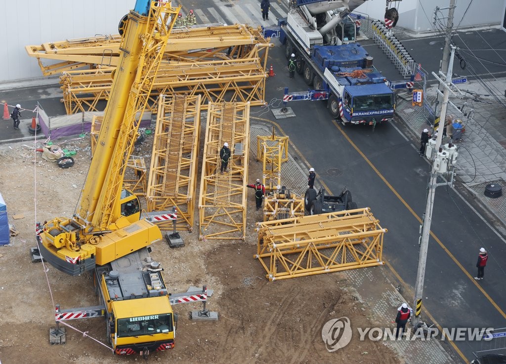6일째 애타는 '실종자 찾기'…붕괴현장 1층·지하 수색 성과없어