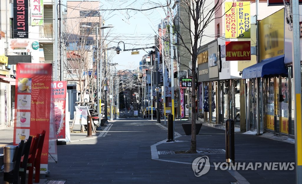 접종률 낮은 외국인 확진자 증가세…방역당국, 3차 접종 권고(종합)