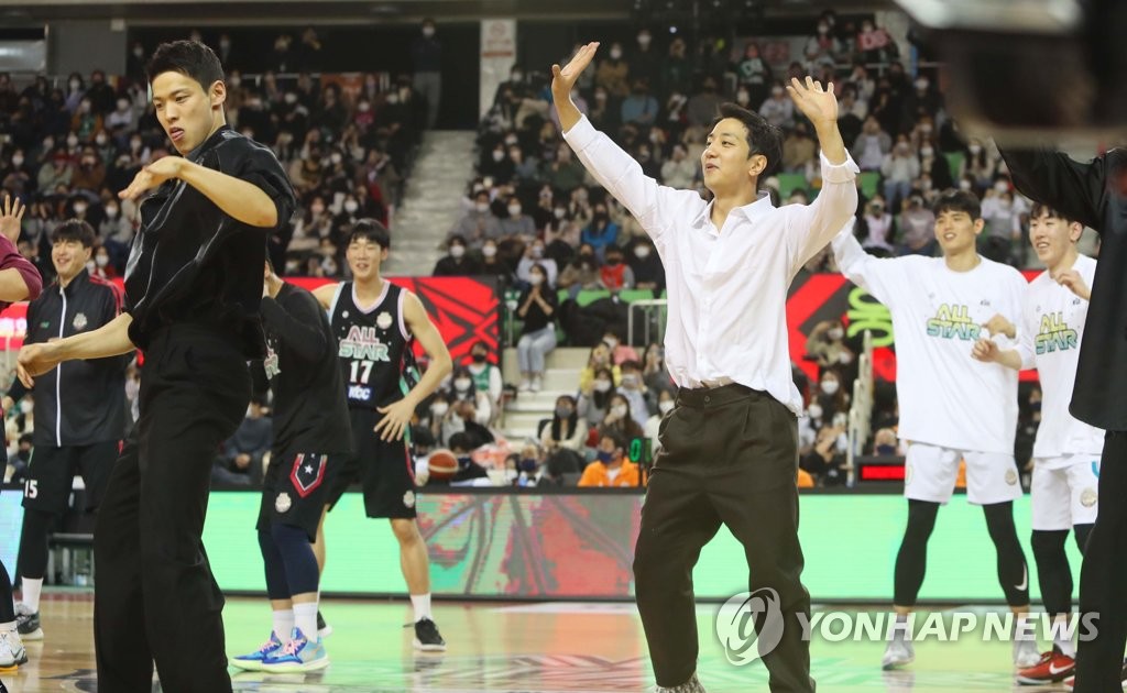 패배 인정한 동생 허훈 "형이 MVP 받아야 한다고 생각했어요"