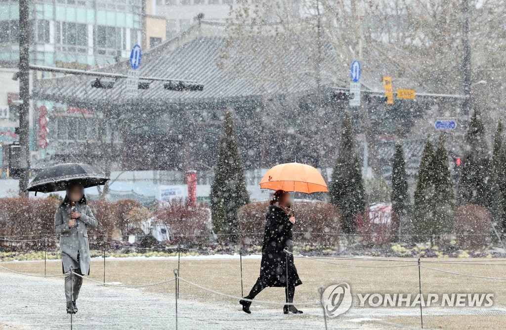 서울 등 수도권 출근길에 눈…낮엔 시간당 최대 3㎝ 쏟아져