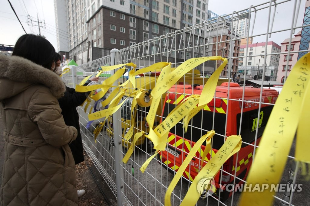 '붕괴 사고' 상층부 수색앞두고 안전보강·지상층 수색 병행