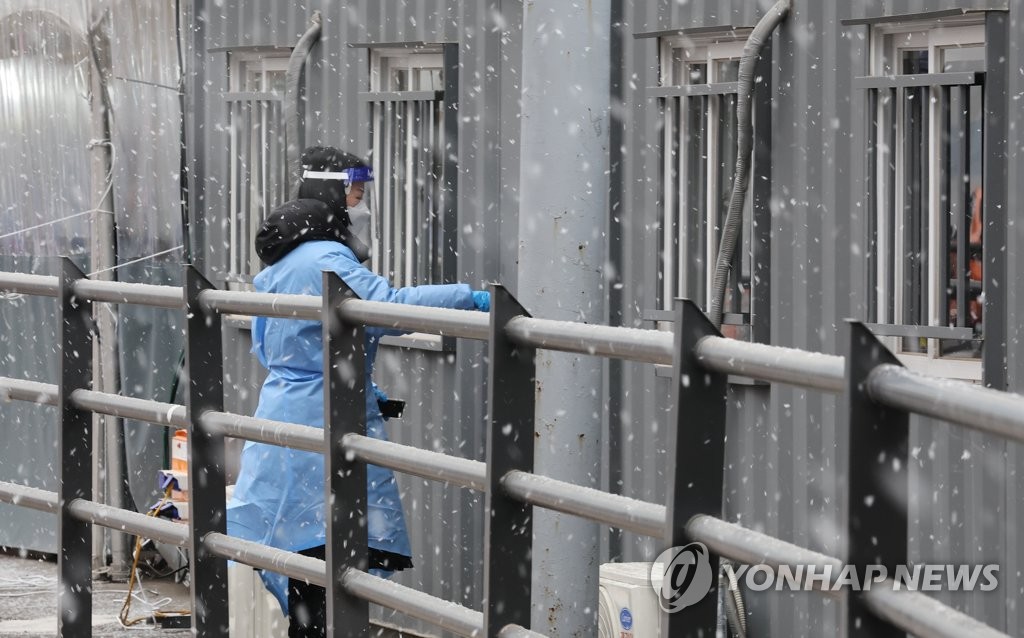 확진자 급증에 오미크론 '대비→사전경고'…"우점화 시작"(종합)