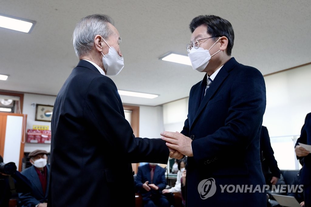 이재명, 오전 가상자산·오후엔 장년수당…2030·6070 동시공략(종합)